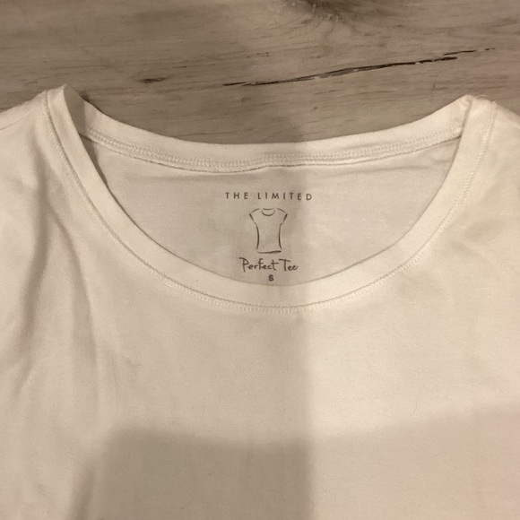 The Limited Classic White Metallic floral graphic short sleeves Tee. - Picture 2 of 6